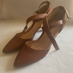Chase + Chloe Brown T-Strap Pointed Heels-Damaged/Flawed